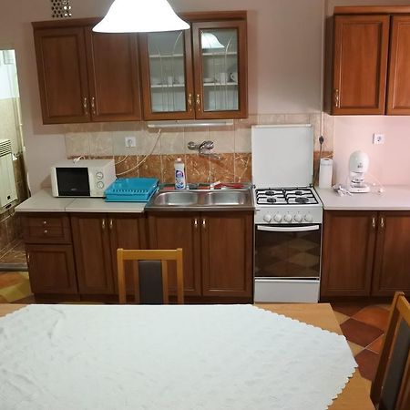 Kisasszony Apartman Eger Eksteriør bilde