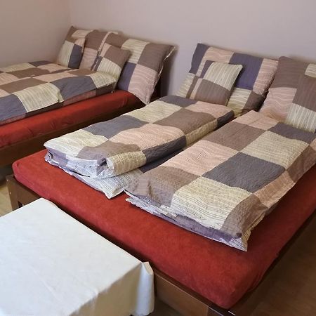 Kisasszony Apartman Eger Eksteriør bilde