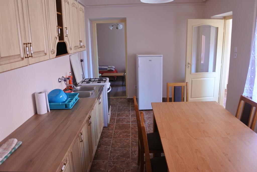 Kisasszony Apartman Eger Eksteriør bilde